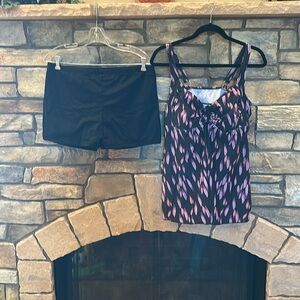 EUC Black and Pink Patterned swim tankini & black boy short bottoms. Size L (12)